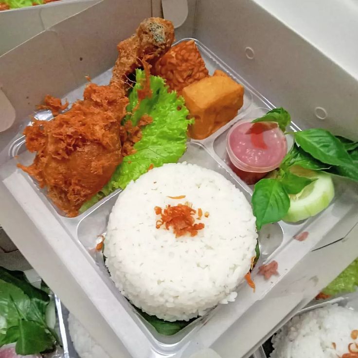 Nasi box ayam goreng